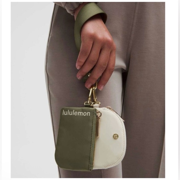 💚🤍Lululemon Dual Pouch Wristlet🤍💚
********Bay Leaf / Light Ivory************ - Picture 6 of 15